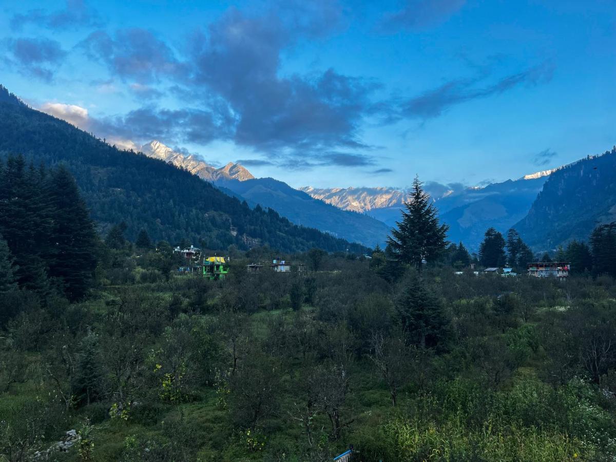 Apple Flower With Balcony And Mountain View Manāli Exterior foto